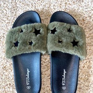 Womens slippers/slides